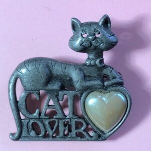 Vtg Danecraft Cat Lover Pin / Brooch - Pewter with Faux Pearl Heart